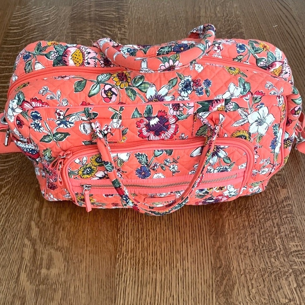Vera Bradley Iconic Compact Weekender Travel Bag Coral Floral Quilted Duffle EUC - Picture 4 of 5